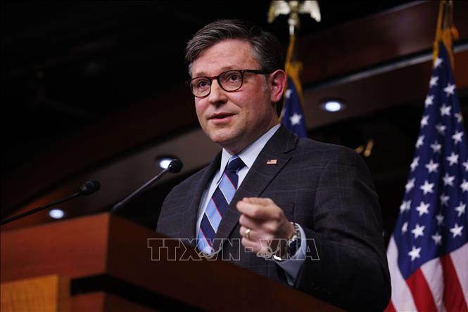 (Tư liệu) Chủ tịch Hạ viện Mỹ Mike Johnson phát biểu tại cuộc họp báo ở Nhà Trắng, Washington, D.C. Ảnh: THX/TTXVN