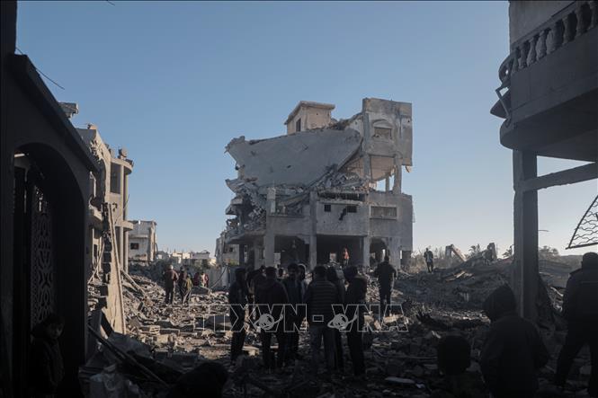 Cảnh đổ nát sau cuộc không kích của Israel tại trại tị nạn Maghazi, Dải Gaza, ngày 3/1/2025. Ảnh: THX/TTXVN