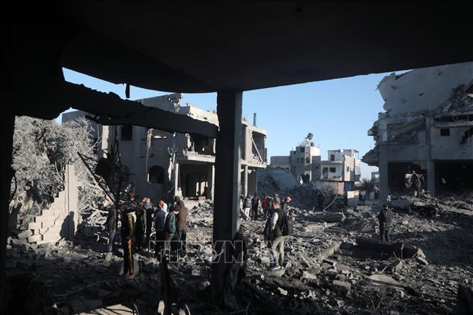 Cảnh đổ nát sau cuộc không kích của Israel tại trại tị nạn Maghazi, Dải Gaza, ngày 3/1/2025. Ảnh: THX/TTXVN