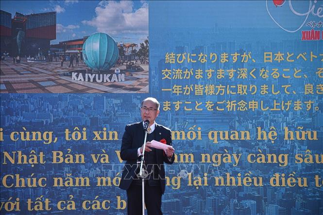 Nghị sĩ Hội đồng tỉnh Osaka, ông Mita Katsuhisa, phát biểu tại lễ khai mạc Xuân Quê hương 2025 tại Osaka./. Ảnh: Nguyễn Tuyến - Pv TTXVN tại Nhật Bản