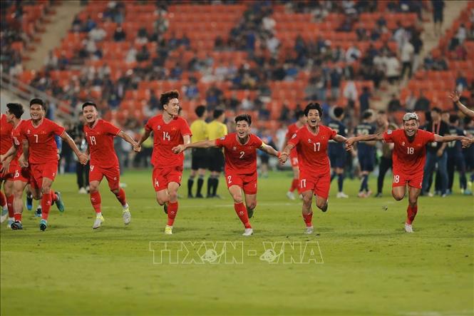 Niềm vui của các tuyển thủ Việt Nam sau khi giành chiến thắng và lên ngôi vô địch ASEAN Cup 2024. Ảnh: Minh Quyết – PV TTXVN từ Thái Lan