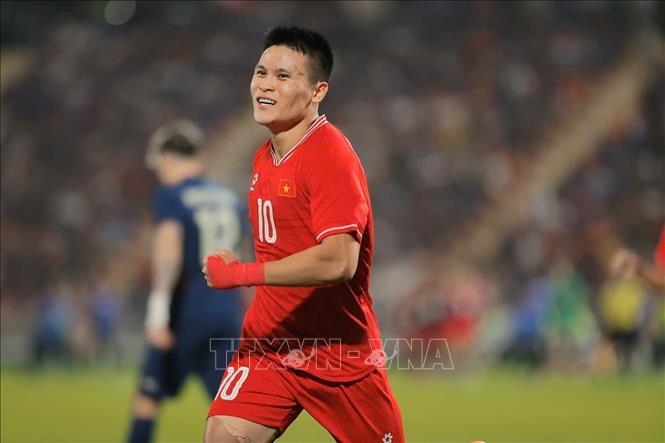 Player Tuan Hai scored the 2nd goal of the match, tying the score with Thailand in the 82nd minute. VNA Photo