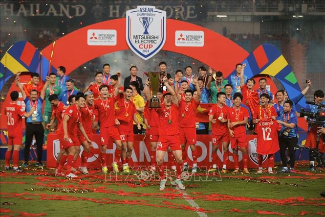 Các cầu thủ đội tuyển Việt Nam hân hoan trong niềm vui vô địch ASEAN Cup 2024. Ảnh: Minh Quyết – PV TTXVN từ Thái Lan