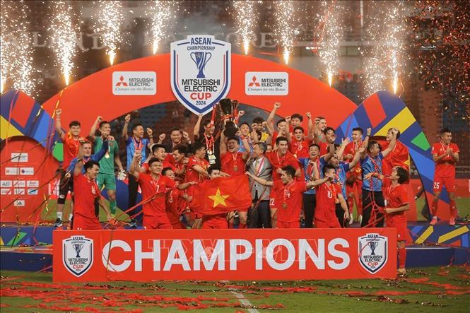 Các cầu thủ đội tuyển Việt Nam hân hoan trong niềm vui vô địch ASEAN Cup 2024. Ảnh: Minh Quyết – PV TTXVN từ Thái Lan