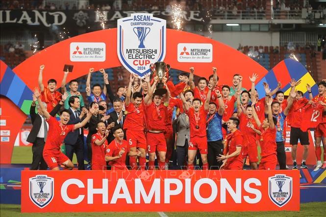 Các cầu thủ đội tuyển Việt Nam hân hoan trong niềm vui vô địch ASEAN Cup 2024. Ảnh: Minh Quyết – PV TTXVN từ Thái Lan