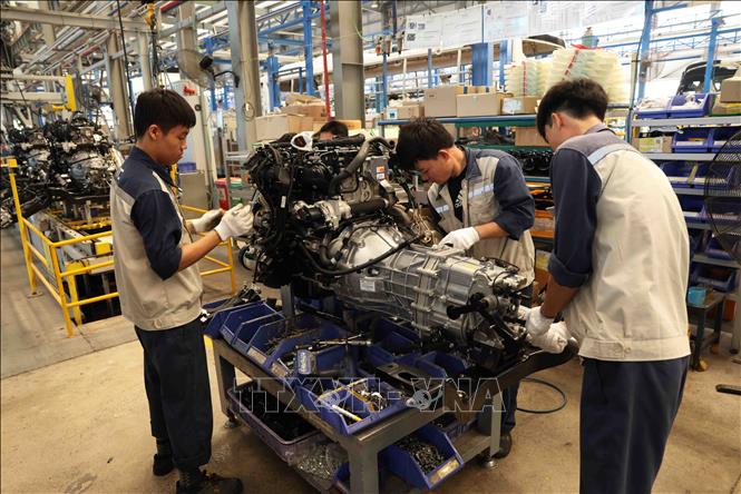 Lắp ráp ô tô ở nhà máy của Tập đoàn Thành Công, KCN Gián Khẩu, huyện Gia Viễn, tỉnh Ninh Bình. Ảnh: Vũ Sinh - TTXVN 