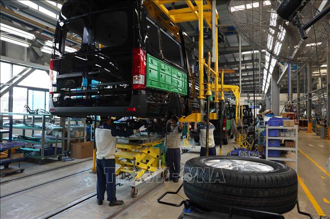 Lắp ráp ôtô ở nhà máy của Tập đoàn Thành Công, KCN Gián Khẩu, huyện Gia Viễn, tỉnh Ninh Bình. Ảnh: Vũ Sinh - TTXVN 