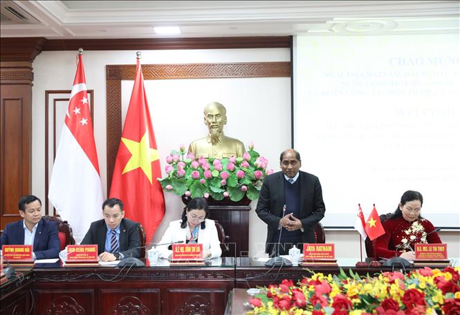 Ông Jaya Ratnam, Đại sứ đặc mệnh toàn quyền nước Cộng hòa Singapore phát biểu tại buổi làm việc. Ảnh: Thanh Tuấn - TTXVN