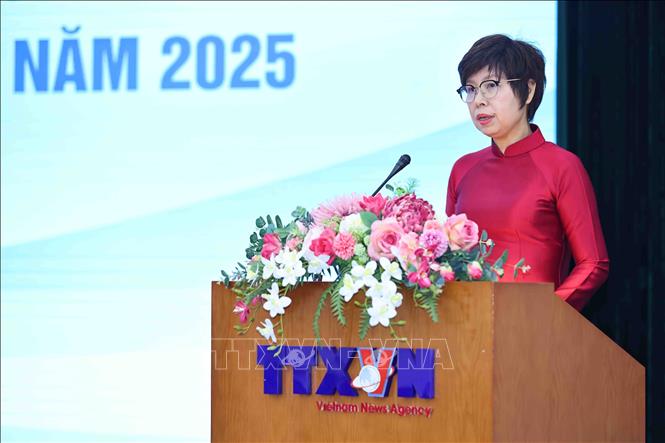 Tổng giám đốc Thông tấn xã Việt Nam Vũ Việt Trang tổng kết công tác thi đua - khen thưởng năm 2024 và phát động phong trào thi đua năm 2025. Ảnh: Minh Đức – TTXVN