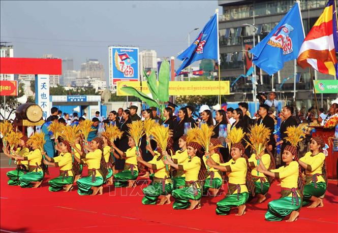Chương trình biểu diễn nghệ thuật chào mừng tại sự kiện. Ảnh: Hoàng Minh - PV TTXVN tại Campuchia 