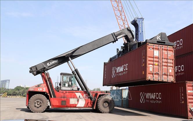 Handling cargo containers at the Tan Thuan terminal. VNA Photo: Quốc Khánh