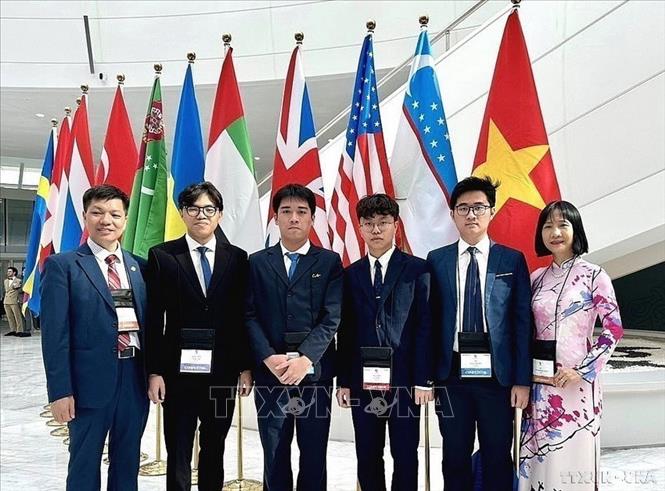 4 học sinh của đội tuyển Việt Nam đoạt huy chương (3 HCV, 1 HCB) tại cuộc thi Olympic Sinh học Quốc tế (IBO) năm 2024. Với thành tích này, Việt Nam đứng thứ 3/81 quốc gia, vùng lãnh thổ tham dự. Ảnh: TTXVN phát
