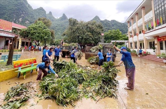 Thanh niên tình nguyện hỗ trợ khắc phục hậu quả sau bão số 3 tại các điểm bị ảnh hưởng nặng trên các huyện, thành phố của tỉnh Lạng Sơn (9/2024). Anh Tuấn – TTXVN