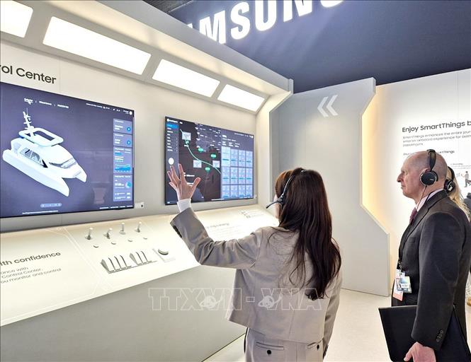 Triển lãm Điện tử tiêu dùng (CES) 2025 khai mạc tại thành phố Las Vegas (Mỹ). Ảnh: Yonhap/TTXVN