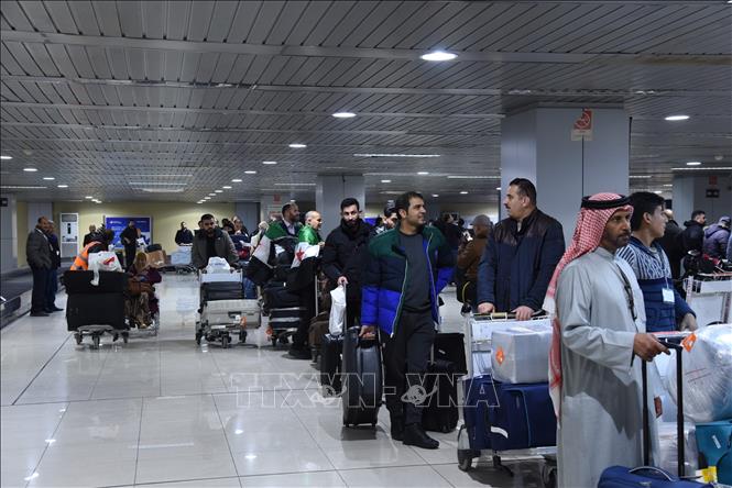 SÂN BAY QUỐC TẾ DAMASCUS NHÌN TỪ TRÊN CAO VỚI CÁC ĐƯỜNG BĂNG VÀ NHÀ GA HIỆN ĐẠI