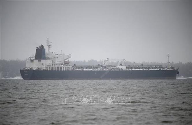 Tàu chở dầu  Eagle S neo gần cảng Kilpilahti ở Porvoo, Vịnh Phần Lan ngày 7/1/2025. Ảnh: REUTERS/TTXVN