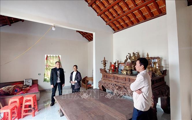 Ngôi nhà mới của bà Vũ Thị Nữ, thân nhân liệt sĩ ở xã Hiệp Hòa giúp bà yên tâm để thờ phụng. Ảnh: Thanh Vân-TTXVN 