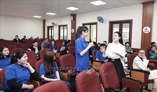 Giao lưu giữa đại diện trường Đại học Gimcheon và sinh viên Đại học Hoà Bình. Ảnh: Trần Việt - TTXVN 
