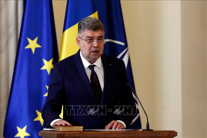 Tân Thủ tướng Romania, ông Marcel Ciolacu, tuyên thệ nhậm chức tại Bucharest, ngày 23/12/2024. Ảnh: THX/TTXVN