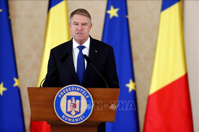 Tổng thống Romania tại lễ tuyên thệ nhậm chức của tân Thủ tướng và các thành viên Chính phủ mới ở Bucharest, ngày 23/12/2024. Ảnh: THX/TTXVN