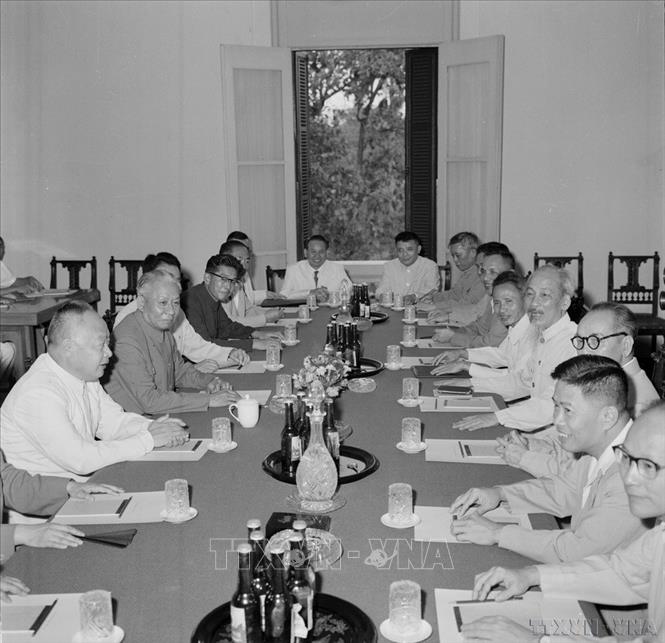 Chủ tịch Hồ Chí Minh hội đàm với Chủ tịch Trung Quốc Lưu Thiếu Kỳ thăm hữu nghị chính thức Việt Nam (Hà Nội, 11/5/1963). Ảnh: TTXVN