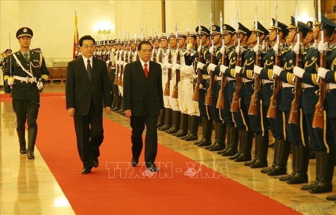 Tháng 5/2008, trong chuyến thăm Trung Quốc của Tổng Bí thư Nông Đức Mạnh, quan hệ “hợp tác toàn diện” Việt Nam - Trung Quốc trở nên sâu sắc hơn bởi sự bổ sung, nâng tầm thành “quan hệ đối tác và hợp tác chiến lược toàn diện