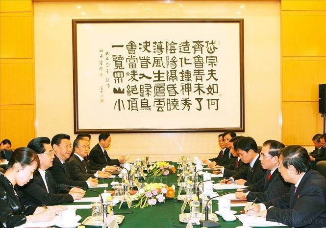 Tổng Bí thư, Chủ tịch Trung Quốc Hồ Cẩm Đào hội đàm với Tổng Bí thư Nông Đức Mạnh tại Đại lễ đường Nhân dân ở thủ đô Bắc Kinh (30/5/2008). Ảnh: Ðinh Xuân Tuân - TTXVN 
