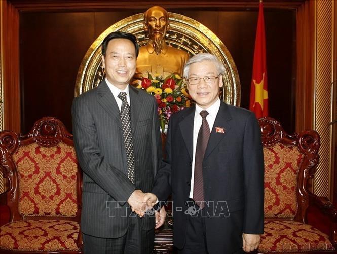 Chủ tịch Quốc hội Nguyễn Phú Trọng tiếp Chủ nhiệm Ủy ban Pháp luật Quốc hội Trung Quốc Hồ Khang Sinh (10/9/2009). Ảnh: Trí Dũng - TTXVN