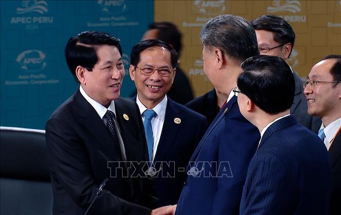 Chủ tịch nước Lương Cường với Tổng Bí thư, Chủ tịch nước Trung Quốc Tập Cận Bình tại Hội nghị Cấp cao APEC lần thứ 31 tại thủ đô Lima (Peru, 16/11/2024). Ảnh: TTXVN