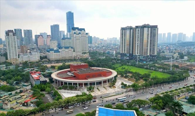 Cung hữu nghị Việt – Trung được khánh thành vào tháng 11/2017, là công trình đặc biệt mang ý nghĩa chính trị - ngoại giao quan trọng do Đảng, Nhà nước, Chính phủ và Nhân dân Trung Quốc tặng Việt Nam.  Đây là địa điểm tổ chức các sự kiện chính trị, đối ngoại, giao lưu văn hóa nghệ thuật của hai nước; đồng thời là điểm đến cho công chúng Việt Nam và Trung Quốc muốn tìm hiểu đất nước, con người và văn hóa hai nước (14/10/2024). Ảnh: Tuấn Anh - TTXVN

