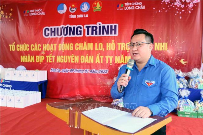 Phó Bí thư Tỉnh đoàn, Chủ tịch Hội Đồng đội tỉnh Sơn La Nguyễn Tuấn Anh phát biểu. Ảnh: Quang Quyết - TTXVN