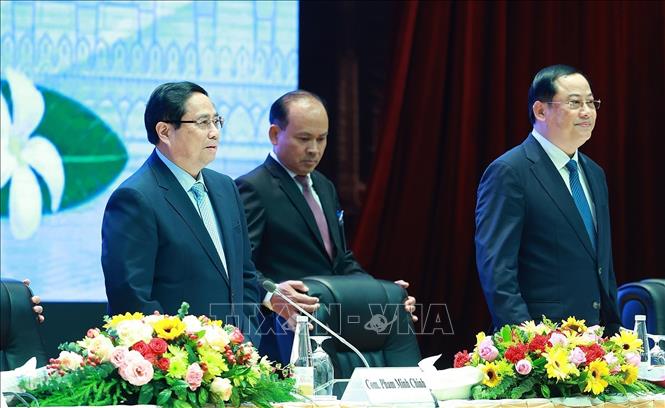 Prime Minister Pham Minh Chinh and his Lao counterpart Sonexay Siphandone co-chair the 2025 Vietnam - Laos investment cooperation conference. VNA Photo: Dương Giang