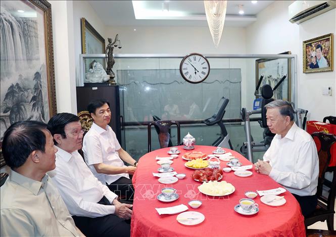 Tổng Bí thư Tô Lâm đến thăm, chúc Tết gia đình đồng chí Trương Tấn Sang, nguyên Ủy viên Bộ Chính trị, nguyên Chủ tịch nước. Ảnh:  Thống Nhất-TTXVN