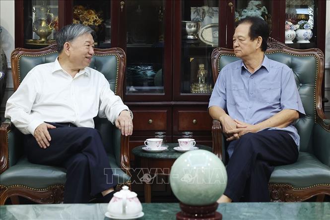 Tổng Bí thư Tô Lâm đến thăm, chúc Tết gia đình đồng chí Nguyễn Tấn Dũng, nguyên Ủy viên Bộ Chính trị, nguyên Thủ tướng Chính phủ. Ảnh:  Thống Nhất-TTXVN