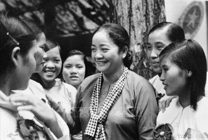 Tên tuổi của nữ tướng Nguyễn Thị Định gắn liền với sự ra đời và trưởng thành của Đội quân tóc dài Bến Tre (1967). Ảnh: Tư liệu TTXVN
