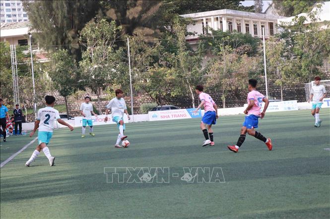Trận đấu khai mạc Giải giữa 2 đội Đại học Nha Trang và Đại học Đà Lạt. Ảnh: Đặng Tuấn - TTXVN   
