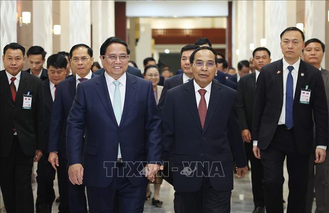 Thủ tướng Phạm Minh Chính gặp đồng chí Bounthong Chitmany, Thường trực Ban Bí thư, Phó Chủ tịch nước Lào. Ảnh: Dương Giang-TTXVN