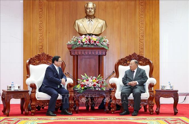 Thủ tướng Phạm Minh Chính gặp nguyên Tổng Bí thư, Chủ tịch nước Lào Bounnhang Vorachith. Ảnh: Dương Giang-TTXVN
