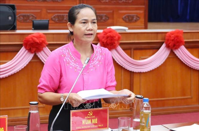 Trưởng Ban Tuyên giáo Tỉnh ủy Đắk Lắk H’Lim Niê đã viết đơn xin nghỉ hưu trước tuổi. Ảnh: TTXVN phát