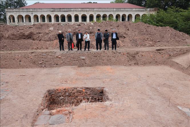 Cuộc khai quật, thăm dò năm 2024 tiến thêm một bước quan trọng trong nhận diện về Chính điện Kính Thiên và không gian Chính điện Kính Thiên thời Lê sơ (thế kỷ XV - XVI) và Lê Trung hưng (thế kỷ XVII - XVIII). Ảnh: Hoàng Hiếu - TTXVN