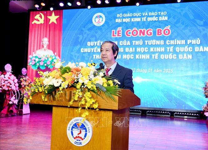 Bộ trưởng Bộ Giáo dục và Đào tạo phát biểu tại lễ công bố Quyết định. Ảnh: TTXVN phát