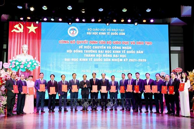 Ra mắt Hội đồng Đại học Kinh tế Quốc dân. Ảnh: TTXVN phát