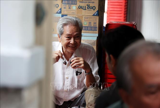 Drinking coffee in the morning while sitting on low stools, talking to friends have become a local tradition in Ho Chi Minh city.  VNA Photo: Hồng Đạt
