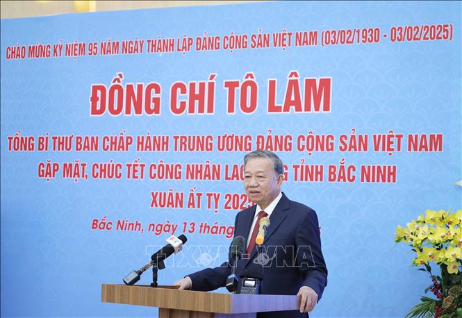 Tổng Bí thư Tô Lâm chúc Tết công nhân lao động tỉnh Bắc Ninh. Ảnh: Thống Nhất – TTXVN