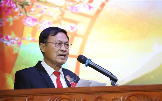 Chủ tịch Tổng hội người Việt Nam tại Lào Nguyễn Văn Hùng phát biểu khai mạc. Ảnh: Xuân Tú - PV TTXVN tại Lào