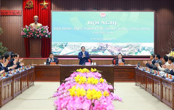 Prime Minister Pham Minh Chinh chairs the meeting. VNA Photo: Dương Giang