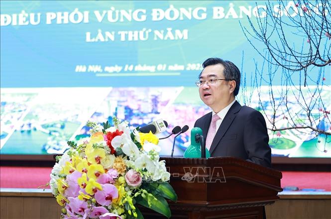 Minister of Construction Nguyen Thanh Nghi speaks at the meeting. VNA Photo: Dương Giang