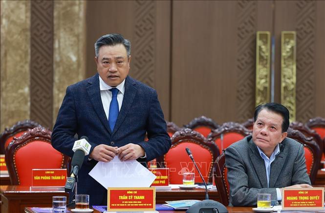 Chairman of the Hanoi People's Committee Tran Sy Thanh speaks at the meeting. VNA Photo: Dương Giang