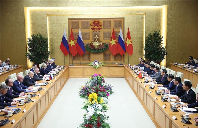 PM Pham Minh Chinh and Russian PM Mikhail Vladimirovich Mishustin hold talks. VNA Photo: Dương Giang 