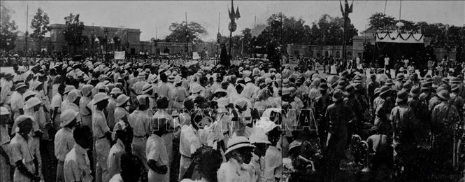 Ngày 2/9/1945, tại Quảng trường Ba Đình lịch sử, Chủ tịch Hồ Chí Minh thay mặt Chính phủ lâm thời đọc Tuyên ngôn Độc lập, tuyên bố thành lập nước Việt Nam Dân chủ cộng hòa. Ảnh: TTXVN
